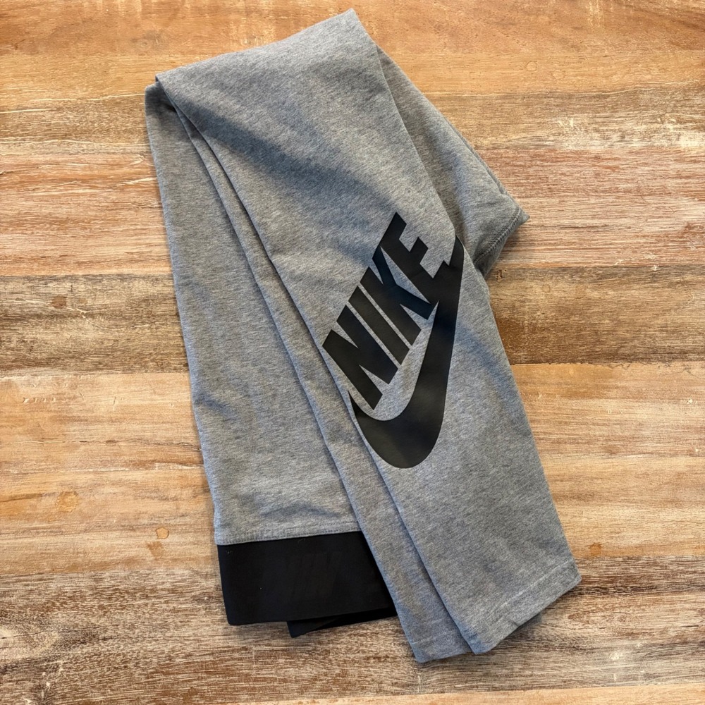 Nike Sportswear Essential Leggings Gray Black Logo Tights 933346-091 Womens M